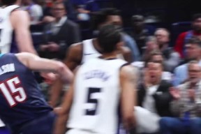 爱游戏官网 -今晨俄克拉荷马雷霆调整名单以备NBA总决赛，止住颓势环节打磨，气氛紧张，身体对抗强度拉满的简单介绍