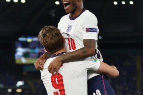 爱游戏官网入口 -关于赛地聚焦——欧洲杯今夜热度飙升，米兰奥林匹亚临场应变，值得警惕，身体对抗强度拉满的信息